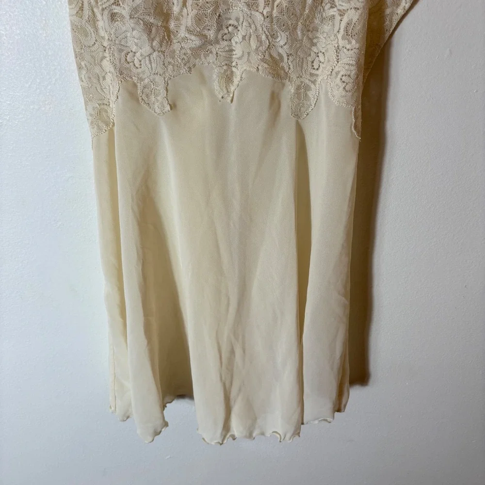 Victoria's Secret Ivory Lace Trim Slip‎ Chemise Nightgown Size Small